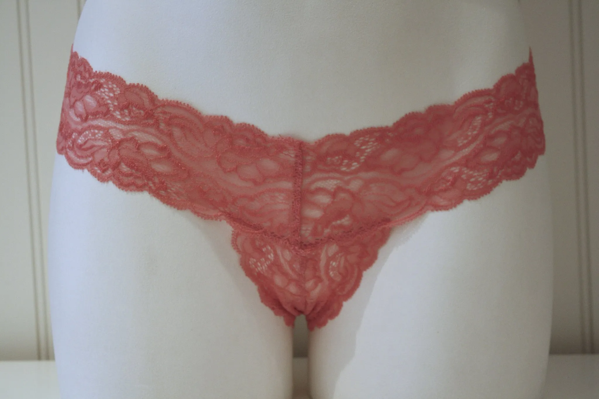 Chloe Lace Thong | Bubblegum